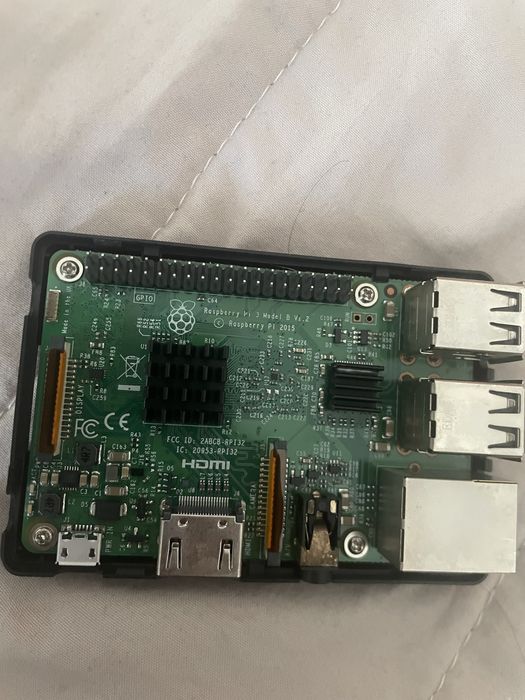 Raspberry Pi 3B + Caixa + Fonte oficial