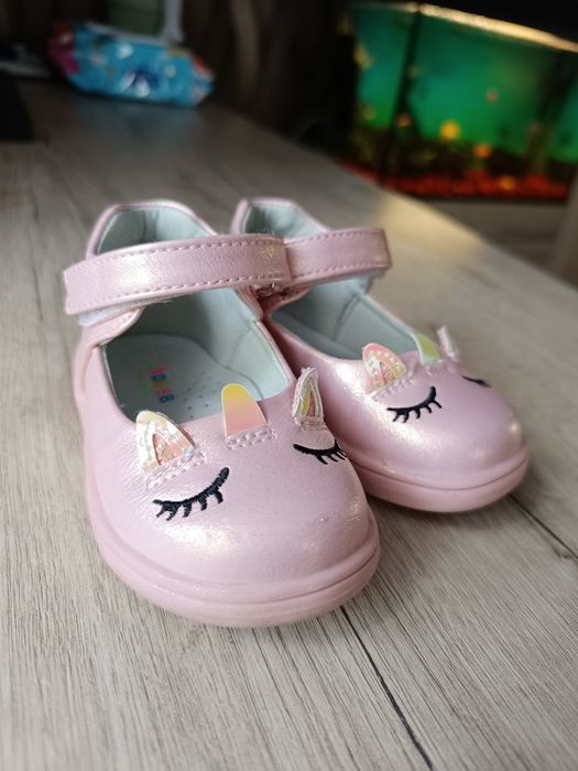 Взуття для дівчинки (туфлики,макасіни, домашні тапулі)