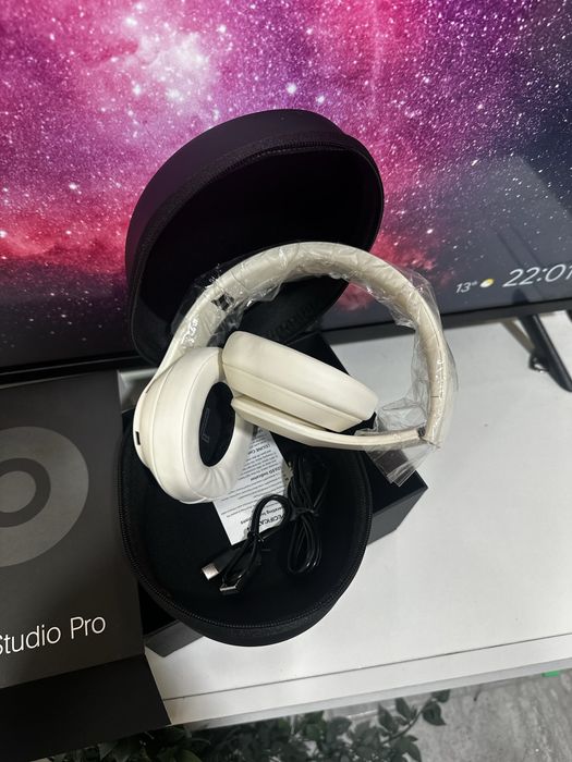 Beats Studio Pro Wireless - Cor Sandstone (Como Novos / Selados)