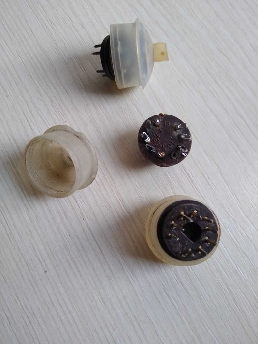 Cokoły do lamp elektronowych 9 nóżek,nowal.