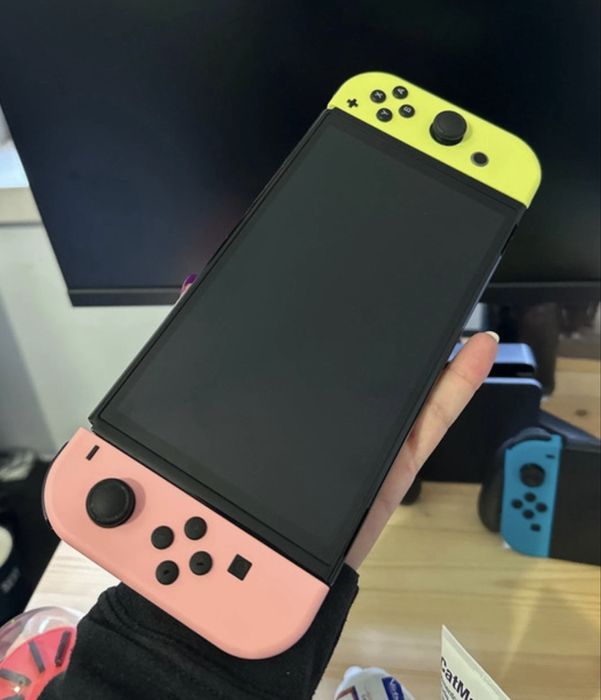 Consola Nintendo Switch Oled com comandos e jogos