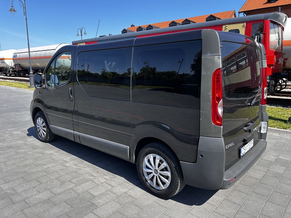 Wynajem Wypożyczalnia Aut Auta Renault Trafic 9 miejsc