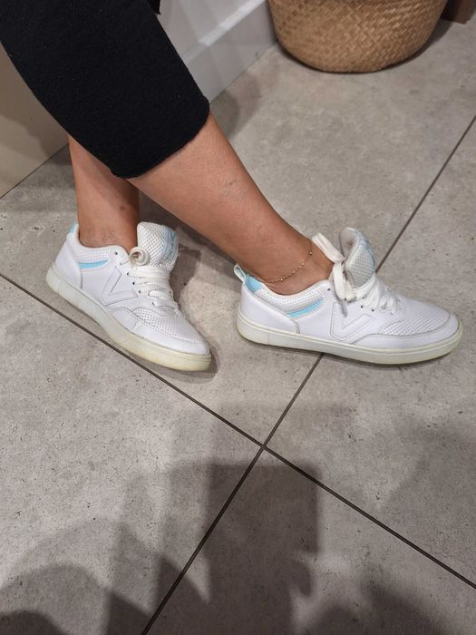 Adidasy damskie firmy Vty w rozmiarze 37.