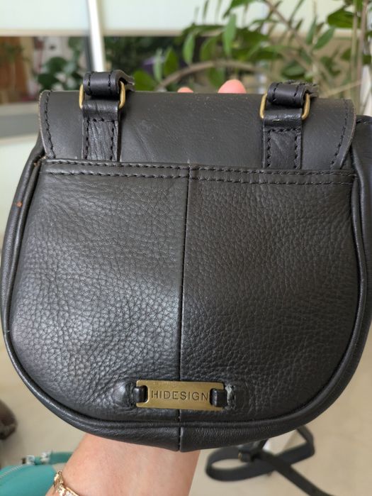 Продам невелику шкіряну фірмову сумочку.