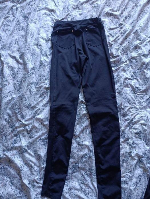 Стрейчевые обтягивающие штаны.