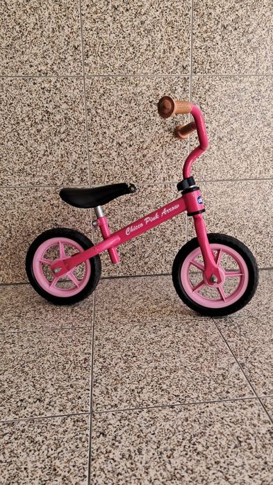 Bicicleta Frozen da Disney + Bicicleta equilíbrio Chicco + capacete