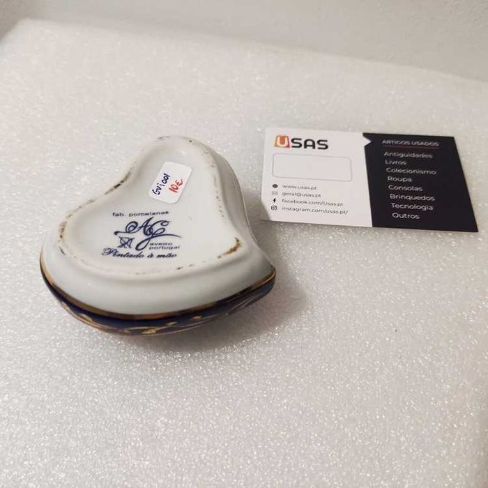 Caixa pintada à mão porcelana de Aveiro 7,5x7x4cm 105gr.