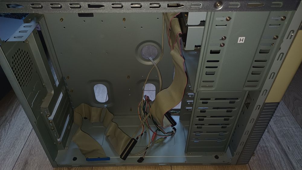 Obudowa od komputera ATX - z napędem DVD i nagrywarką