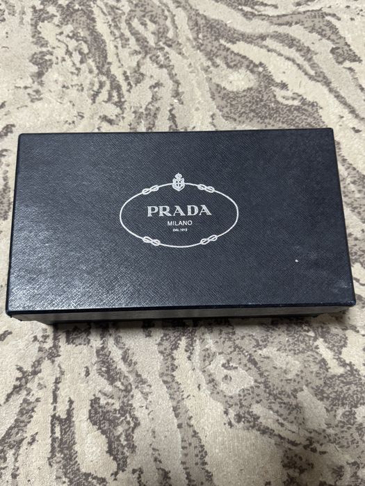 кросівки prada