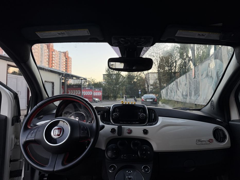 Машина Fiat 500e 2016