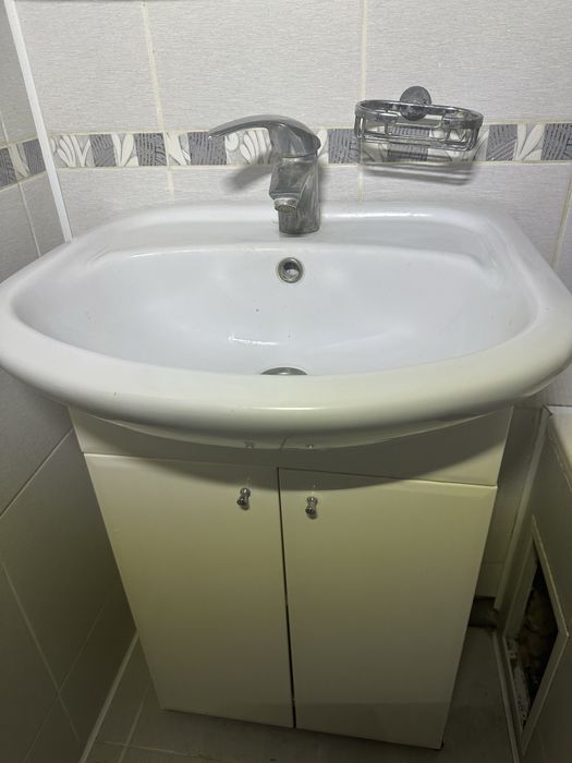 Умивальник з тумбою