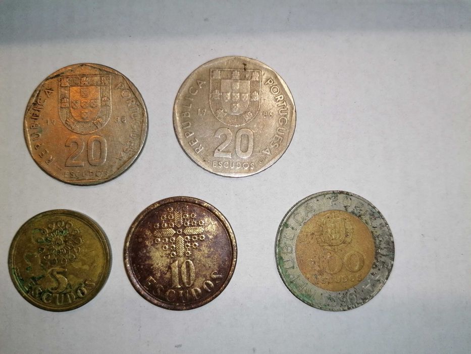 Moedas antigas portuguesas e estrangeiras