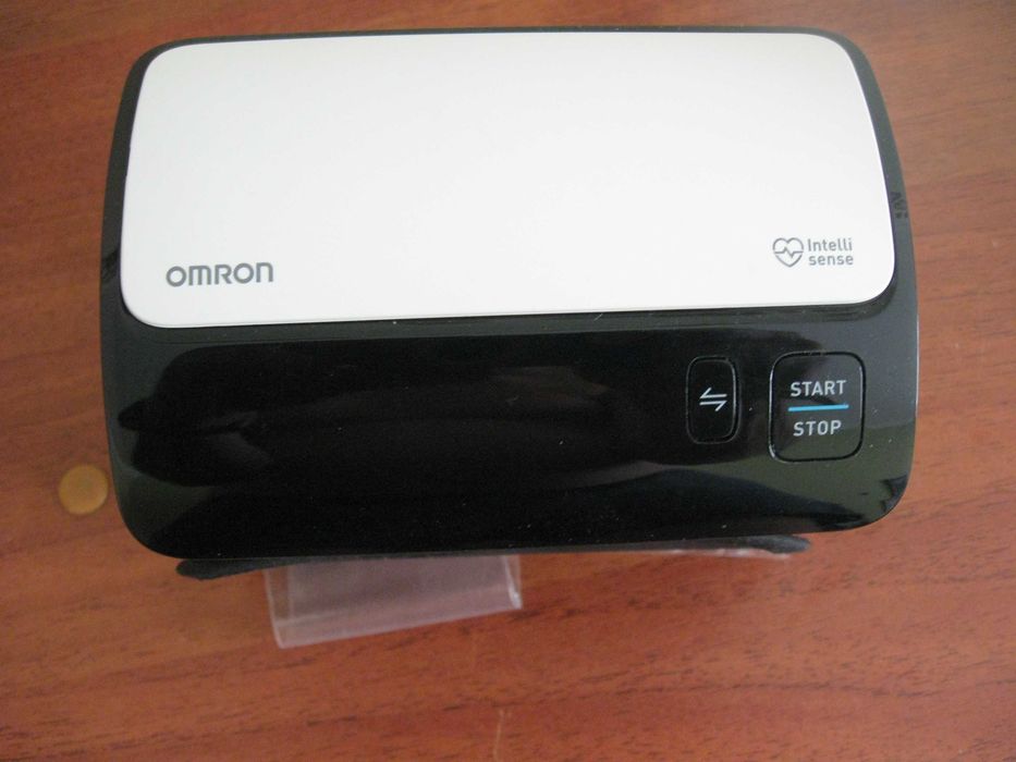 Тонометр Omron Evoly ( НЕМ-760Т-Е )  під  реставрацію