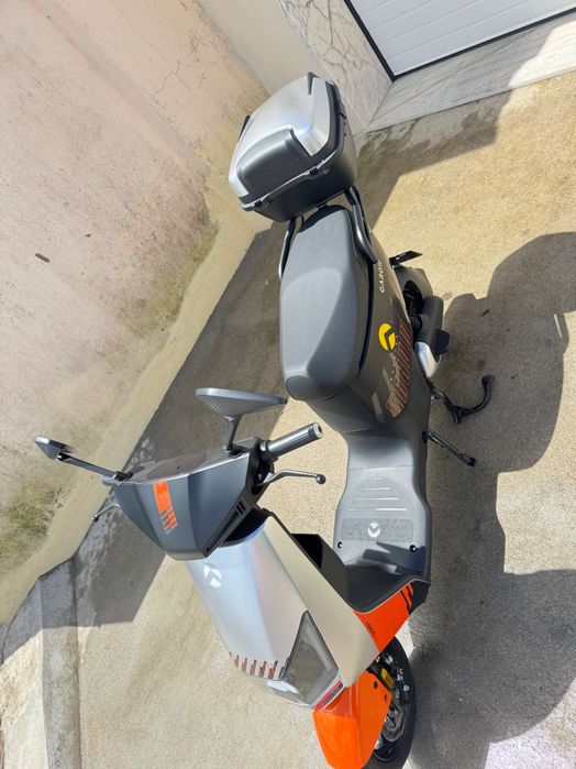 Scooter elétrica Garow TZ100 praticamente nova.