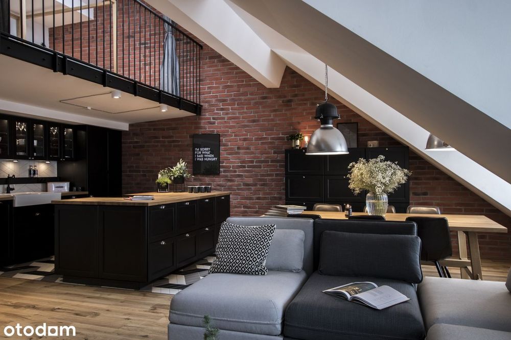 Dwupoziomowy loft na Rynku 100 m², Powalający widok za oknem