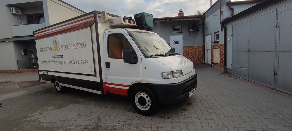 Fiat Ducato  Fiat Ducato auto sklep klimatyzacja w sali sprzedaży.