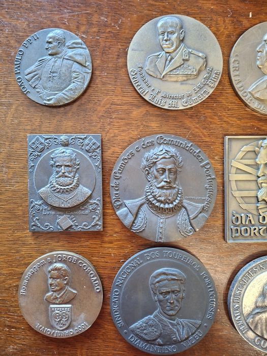 9 medalhas antigas  Camões diamantino vizeu  cuf etc