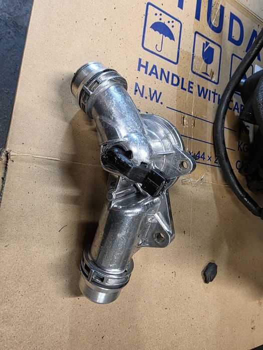 Bmw e46 m54/m52 termostat metalowa obudowa