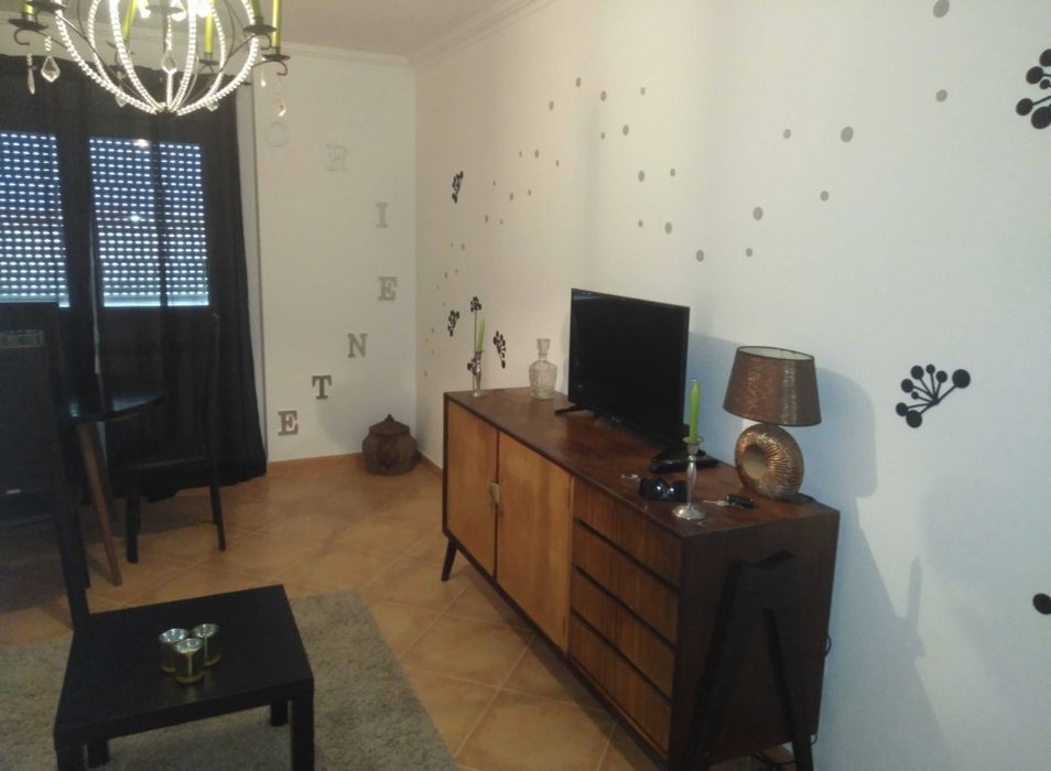 Carregado T2 com dispensa e arrecadação