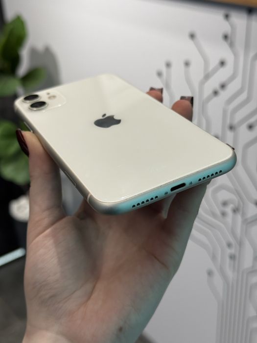 iPhone 11 • 14.6 ios • White • 64GB • Оплата частинами