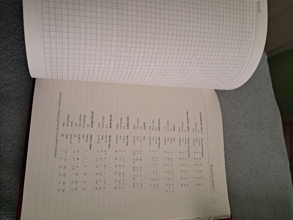 Kalendarz książkowy 2022 czerwony