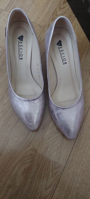 Buty na obcasie złoty róż. R.36 skóra