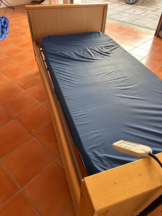 Cama articulada elétrica bom estado com colchão anti escaras