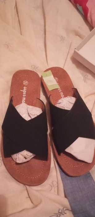 Sandálias em preto número 37 novas