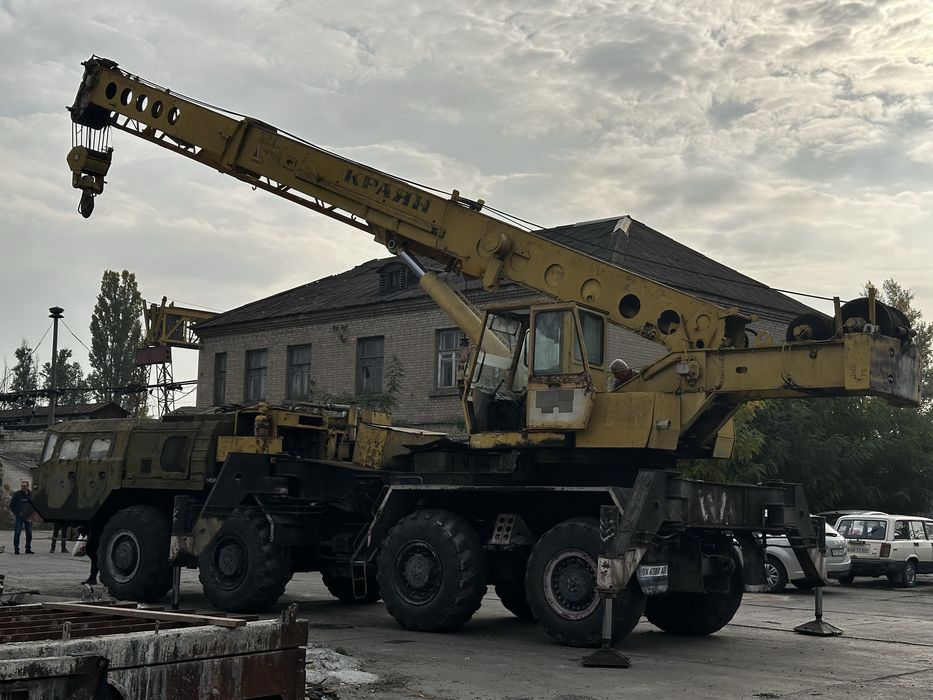 Автокран МАЗ 73101 ураган 50 тонн 8 на 8