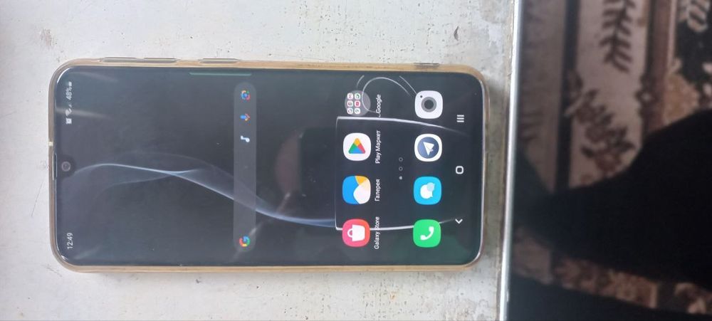 Самсунг А40 -4 на 64 гь