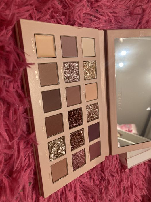 Paleta cieni do powiek na prezent fast wysylka oryginal Huda nude new