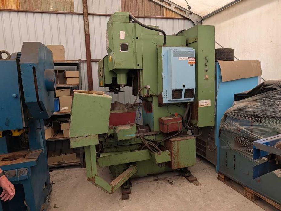 Frezarka CNC HURCO MB4
