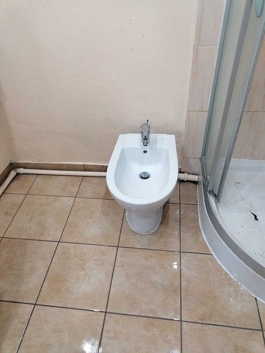 Bidet z baterią koło
