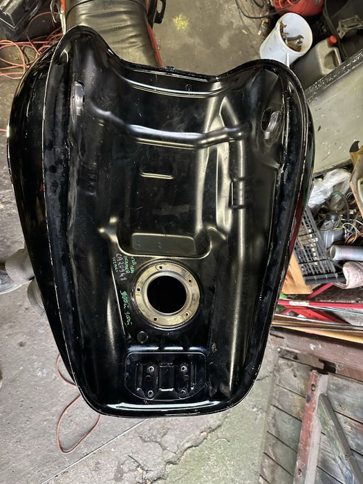 Zbiornik suzuki intruder vlr 1800