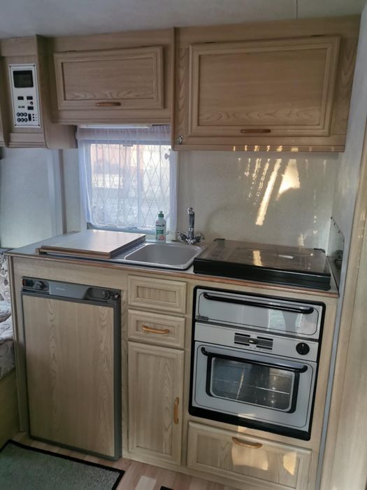 Zadbana  przyczepa kempingowa Lunar