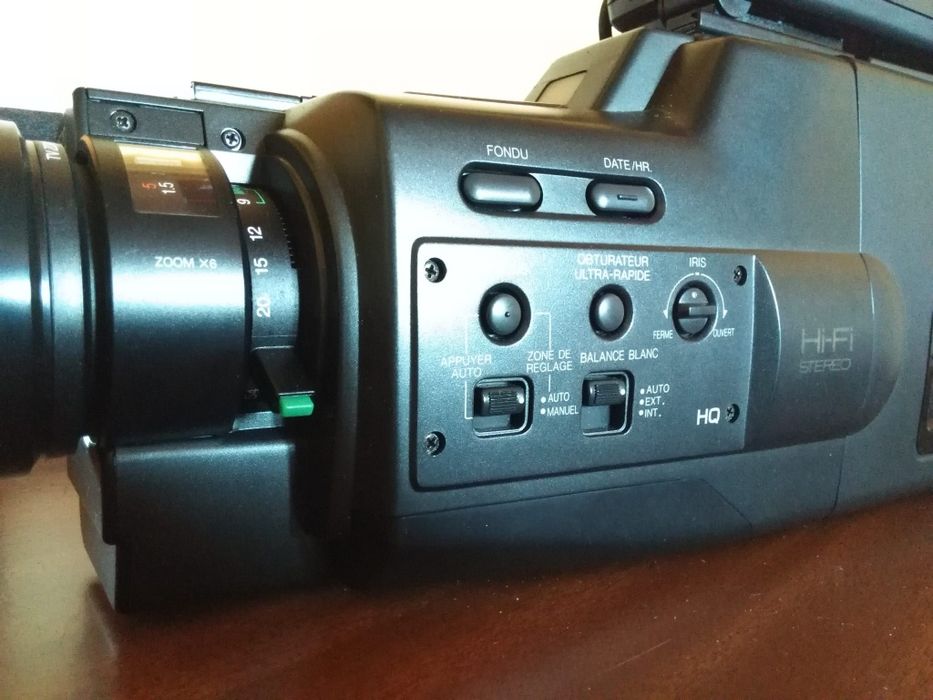 Câmara de Vídeo Panasonic NV-MC30 VHS-C Hi-Fi Stereo + Mala Original e Acessórios