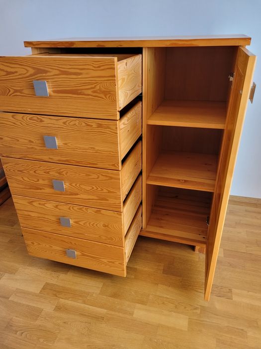 Komplet Drewniana szafa i drewniana komoda