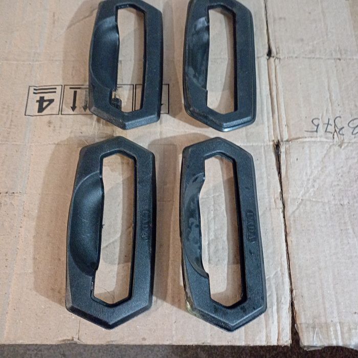 Продам на машину  супер накладкі