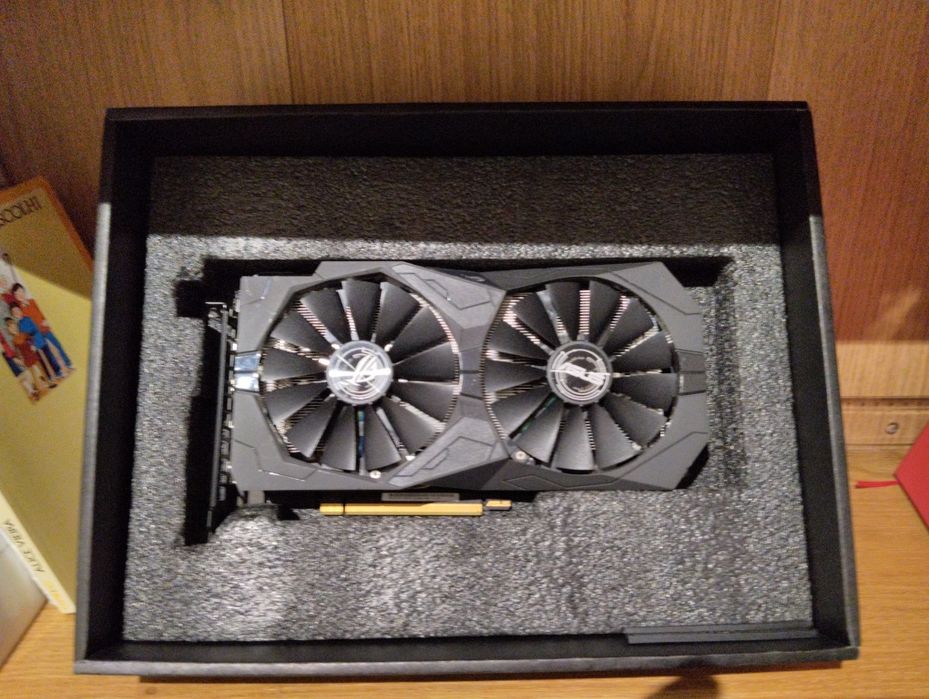 Placa gráfica GeForce GTX 1650 - Em bom estado