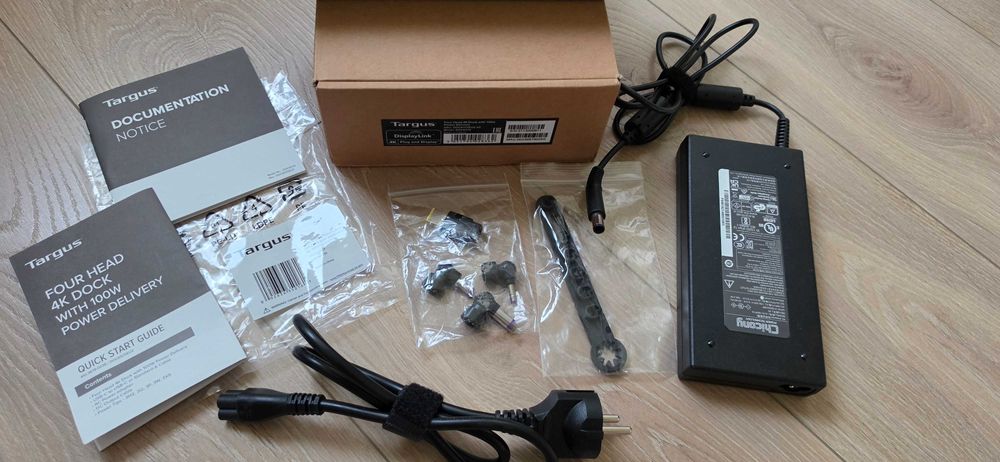 Stacja Dokująca TARGUS DOCK570EUZ-82_ USB-C Universal Quad 4K_100W
