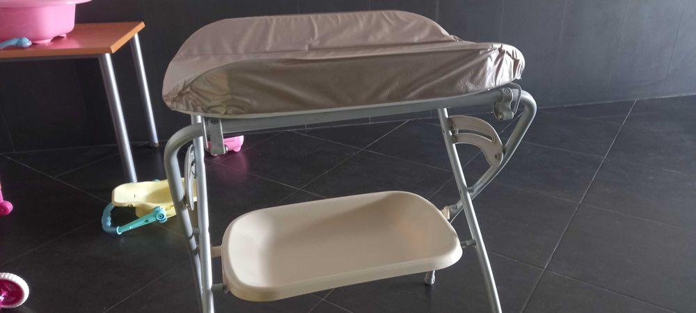 Banheira com fraldario em bom estado