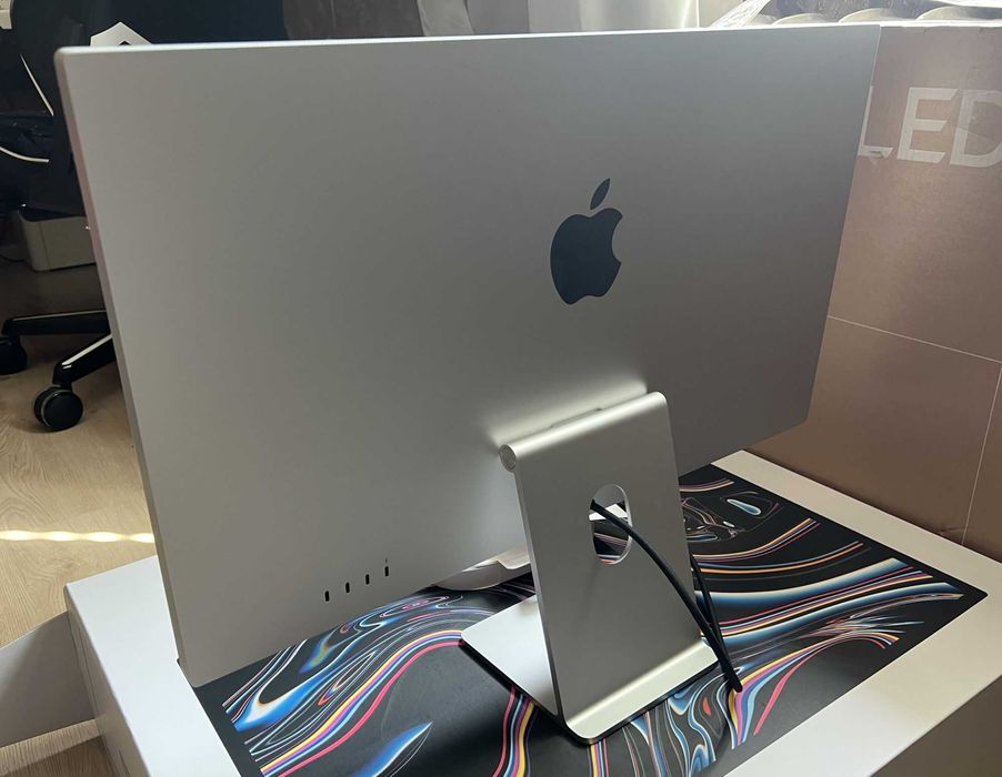 Apple Studio Display Tilt-adjustable stand (Standard glass)