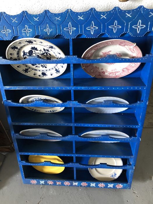 Cantoneira rustica, com pintura manual, baixa de preço