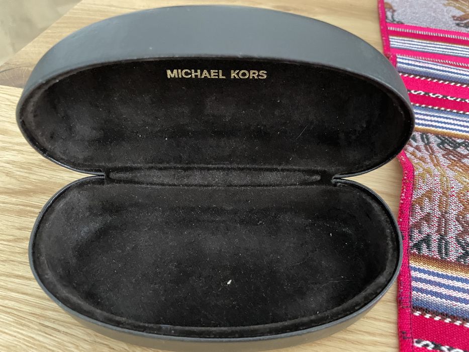 Etui na okulary Michael Kors i okulary