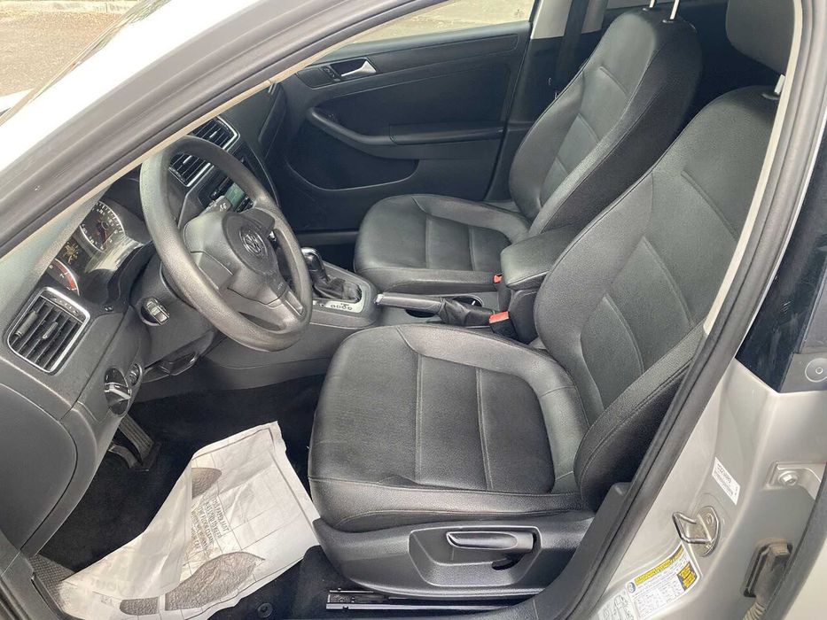 Volkswagen Jetta      2013