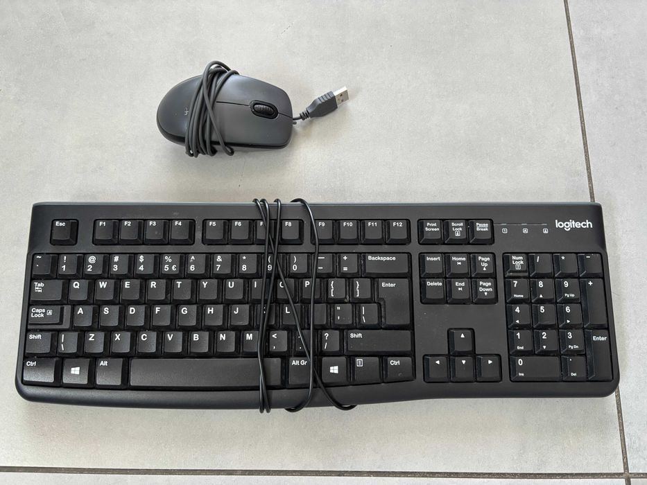Monitor LG Flatron 22 cali, klawiatura i myszka Logitech