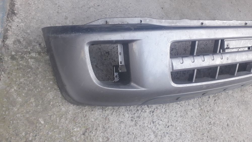 Продам передний бампер Toyota Rav 4