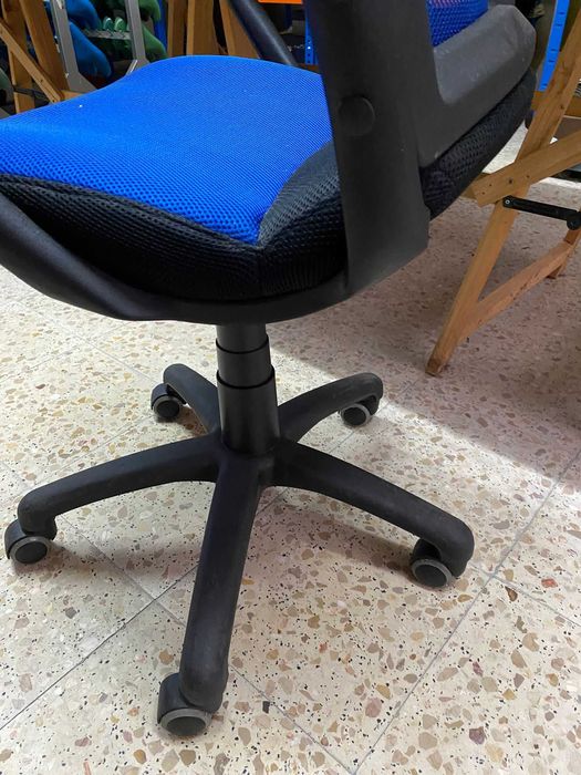 Cadeira de escritório ergonómica com rodas (2)