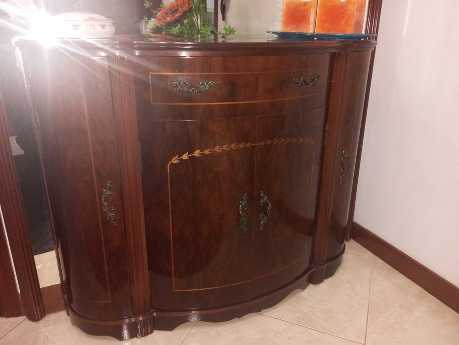 Credencia com espelho antiga