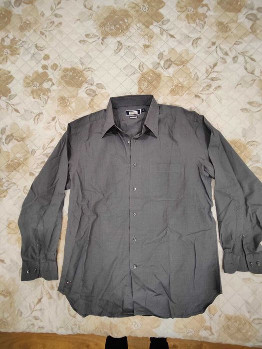 Camisa cinza tam. L/XL em excelente estado